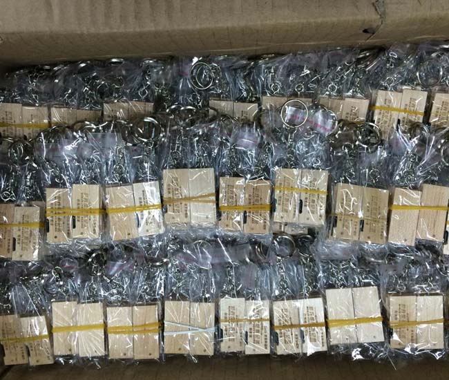 木頭旋轉U盤,由深圳U盤廠家制作