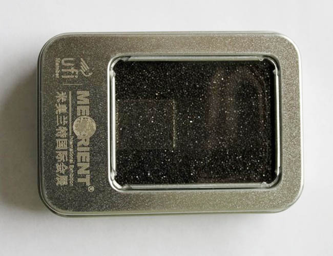 水晶U盤,發光U盤,會展中心U盤,米奧特蘭國際U盤