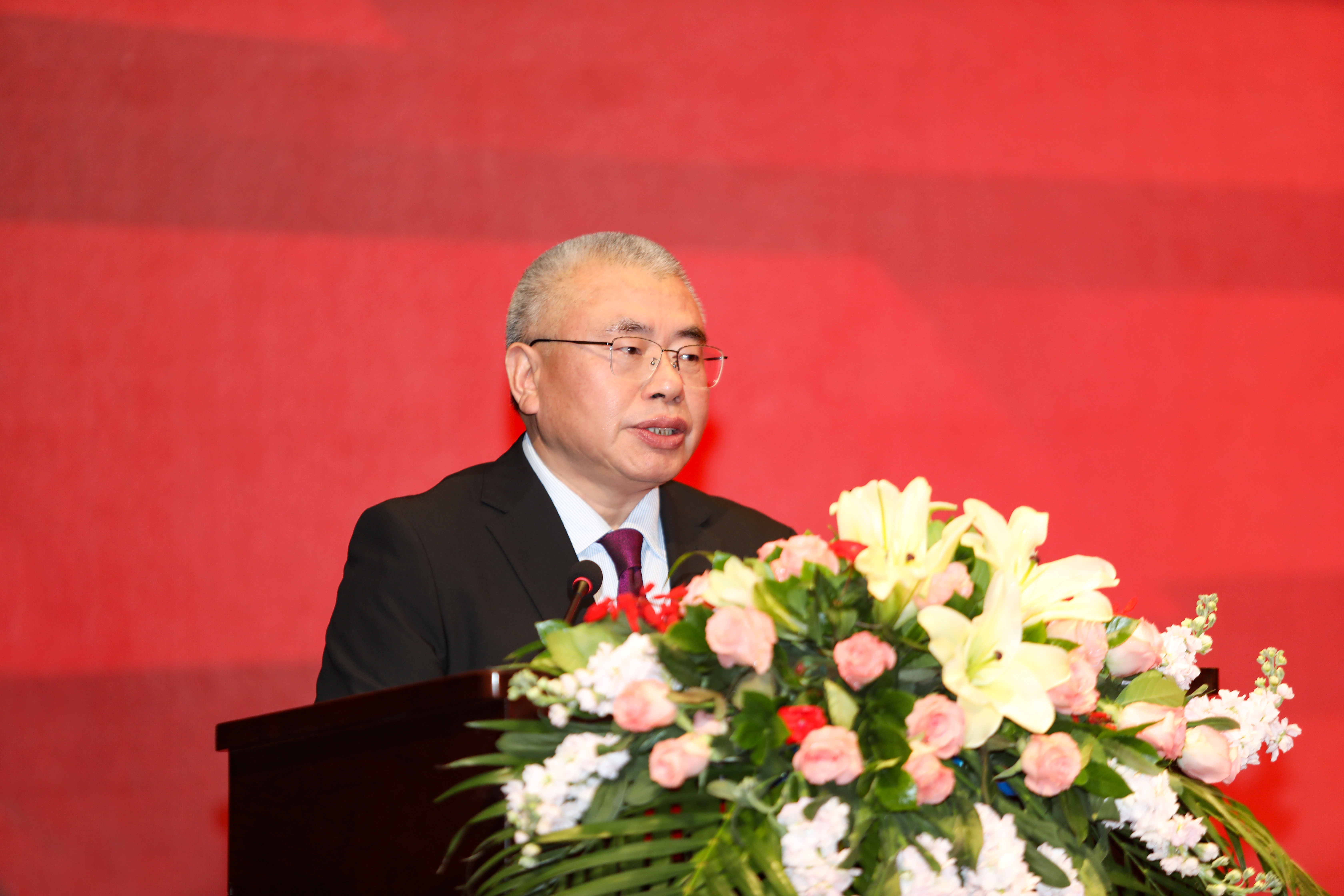 1.集團公司黨委書記、董事長、總經(jīng)理楊安國作大會致辭.JPG
